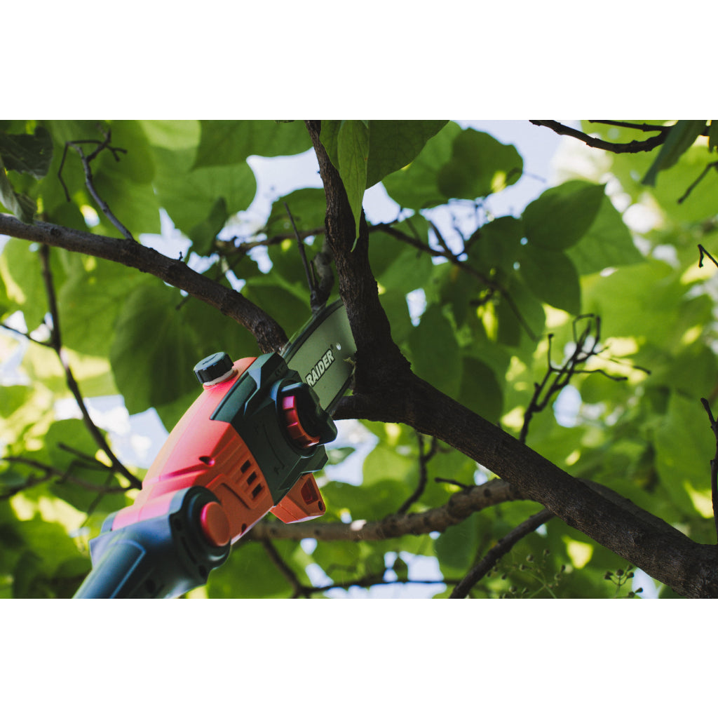 Raider R20 Fierastrau telescopic cu lant si capat gard viu 2 in 1 20V 200mm 2.0Ah RDP-PSHT20
